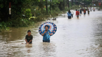 Фотография к новости: Индонезияда су тасқынынан қаза тапқандар саны 900-ден асты