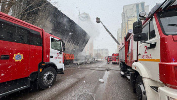 Фотография к новости: Астанада кинотеатр ғимараты өртенді