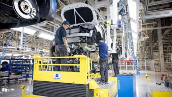 Фотография к новости: Роботтар, өңдеу және көпсатылы бақылау: Қазақстанда автомобильдер қалай құрастырылады