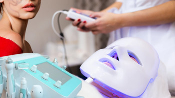 Фотография к новости: Қостанайлық тұрғын лицензиясыз қызмет көрсеткен салоннан 1,2 млн теңгесін қайтарып алды