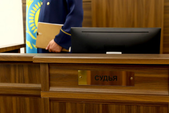 Фотография к новости: Қабырғасы сынып, бүйрегі алынған: Науқасты аяусыз соққыға жыққан санитарға үкім шықты