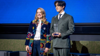 Фотография к новости: Димаш Құдайберген Халықаралық көші-қон ұйымының ізгілік елшісі болып тағайындалды