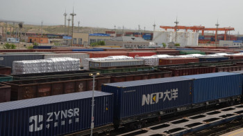 Фотография к новости: Бектенов: Шекарада тұрып қалған жүк вагондарына жауаптылар жазалансын