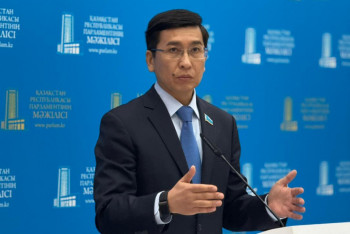 Фотография к новости: Аймағамбетов оқушылар мен мұғалімдерге ұнайтын өзгеріс туралы айтты