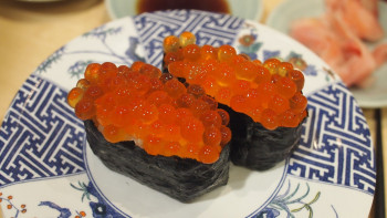 Фотография к новости: Жаңа жыл мәзірінің жұлдызы: Қызыл уылдырық туралы көпшілік біле бермейтін деректер