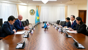 Фотография к новости: Роман Скляр Корея Республикасының Қазақстандағы елшісі Чжо Тэ-икпен кездесті