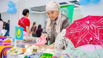 Фотография к новости: Астанада "Ұлы дала қолөнершілер керуен көші" республикалық жәрмеңкесі өтіп жатыр