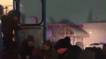 Фотография к новости: Қарағандыда жолаушылар мінген автобус көлікпен соқтығысты