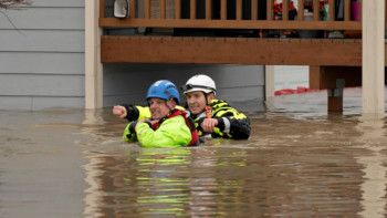 Фотография к новости: Су тасқыны: Тынық мұхитының солтүстік-батысында мыңдаған адам эвакуацияланды