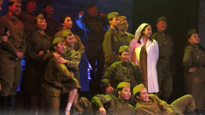 Корей театрында Бауыржан Момышұлы туралы жаңа спектакль сахналанды