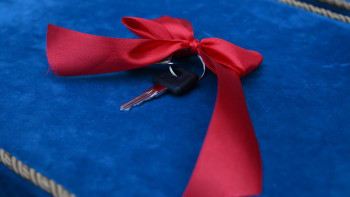 Фотография к новости: Жетісудағы мәдениет мекемелеріне автокөліктердің кілті табысталды