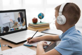 Фотография к новости: Бүгін бірінші ауысымның оқушылары қашықтан оқиды