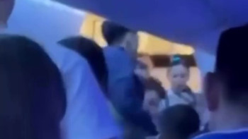 Фотография к новости: Ұшақтағы төбелес: Шетелдіктер қамауға алынды