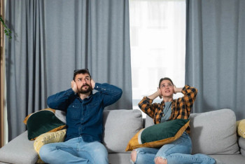 Фотография к новости: Тыныштықты бұзған көршілерге қандай айыппұл салынады?