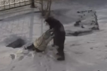 Фотография к новости: Астаналық мұғалім шұңқырға түсіп кеткен оқушыны құтқарып қалды