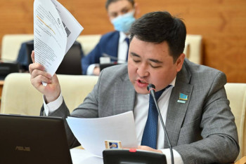 Фотография к новости: Депутат: Жалақы екі есе өсті делінген, бірақ айтылған айлық берілді ме?