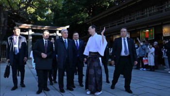 Фотография к новости: Қасым-Жомарт Тоқаев Мейджи Джингу ғибадатханасында жазба қалдырды