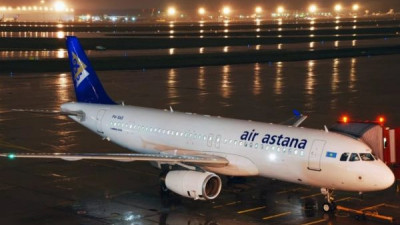 Делиге қонған Air Astana жолаушылары орынсыз және сусыз қалды