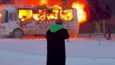 Қосшыда мектеп маңында автобус өртенді