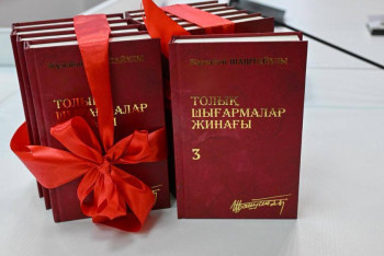 Фотография к новости: Жұмабай Шаштайұлының төрт томдық толық шығармалар жинағы таныстырылды