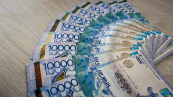 Фотография к новости: Тексерістен кейін оқытушылардың жалақысы 200 мың теңгеге дейін өсті