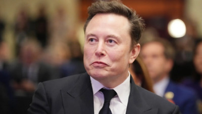 Илон Маск байлығы 700 млрд доллардан асқан алғашқы адам атанды