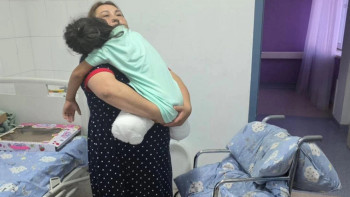 Фотография к новости: Астанада екі аяғынан айырылған қыздың отбасына баспана берілді