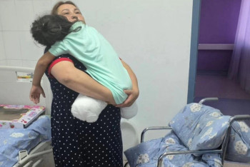 Фотография к новости: Астанада екі аяғынан айырылған қыздың отбасына баспана берілді