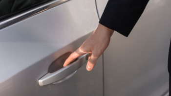 Фотография к новости: Tesla есіктеріндегі ақау кемінде 15 адамның өліміне себеп болды