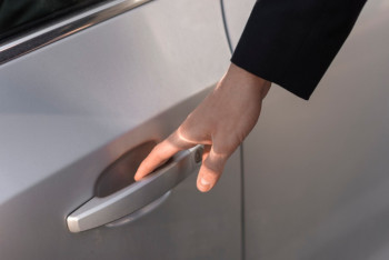 Фотография к новости: Tesla есіктеріндегі ақау кемінде 15 адамның өліміне себеп болды