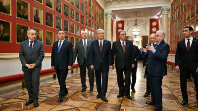 Тоқаев Санкт-Петербургтегі Эрмитажды аралап көрді