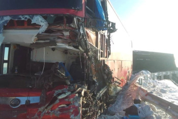 Алматы-Өскемен жолында автобус пен жүк көлігі соқтығысып, жүргізуші қаза тапты