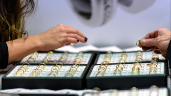 Фотография к новости: Алтынды бижутерияға ауыстырып, ізін суытқан күдіктілер іздестірілуде