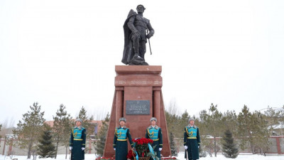 Қарулы күштер Бауыржан Момышұлының 115 жылдығын атап өтті