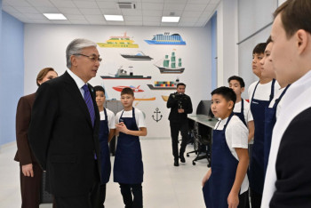 Тоқаев балалардың шығармашылығын шыңдайтын орталықта болды