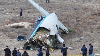 Фотография к новости: Ақтау маңындағы әуе апатына бір жыл: аман қалғандар әділеттілік талап етуде