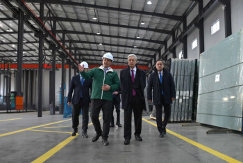 Президент Dala Glass әйнек өндіретін кәсіпорын қызметімен танысты