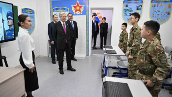 Фотография к новости: Президент жас курсанттардың тактикалық дайындық сабағымен танысты