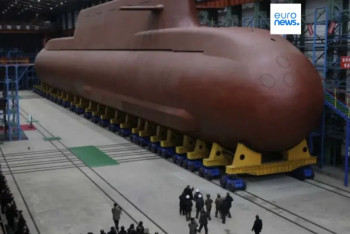 Ким Чен Ын Солтүстік Кореяның алғашқы ядролық сүңгуір қайығын тексерді