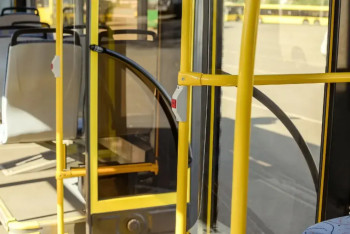 Фотография к новости: Теміртауда жолаушылар автобусында 18 жастағы жігіт пышақталды