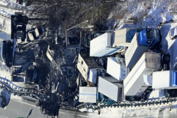 Фотография к новости: Жапония тас жолында 67 көлік соқтығысып, екі адам қаза тапты