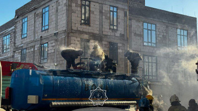 Астанада үш қабатты ғимарат өртенді