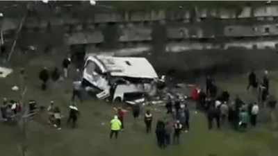 Ыстамбұлда автобус шатқалға құлап кетті: қаза тапқандар бар