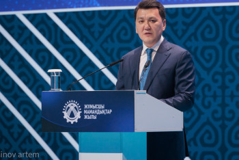 Фотография к новости: Ерлан Қарин 2025 жыл қандай реформалармен есте қалғанын айтты