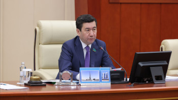 Фотография к новости: Қошанов: Биыл 100 заң қабылданды