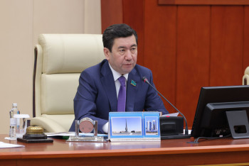 Фотография к новости: Қошанов: Биыл 100 заң қабылданды