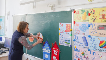 Фотография к новости: Мұғалімдердің жүктемесі азайып, жалақысына көңілі тола бастады