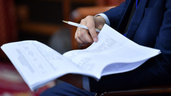 Фотография к новости: Депутаттар Ыстықкөлдегі жер учаскелерін жалдау туралы келісімді ратификациялады