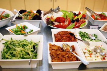 Фотография к новости: Жаңа жылдық салат пен етті қанша уақыт сақтауға болады