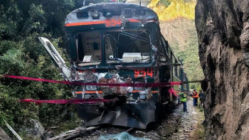 Фотография к новости: Перуде туристік пойыздар бетпе-бет соқтығысып, жүргізуші қаза тапты